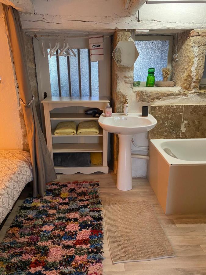 Séjour insolite ancien four à pain Le Prestadou Arcambal Extérieur photo